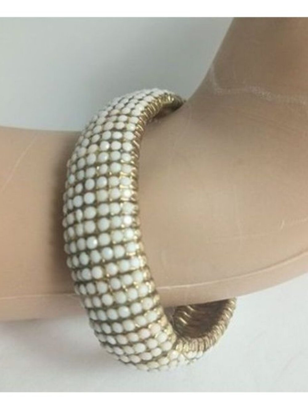 Vtg 1950s White Milk Glass Stretch Bead Bangle Bracelet Gold Tone Brass